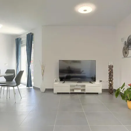 Semesterbostad Gocci By Interhome *